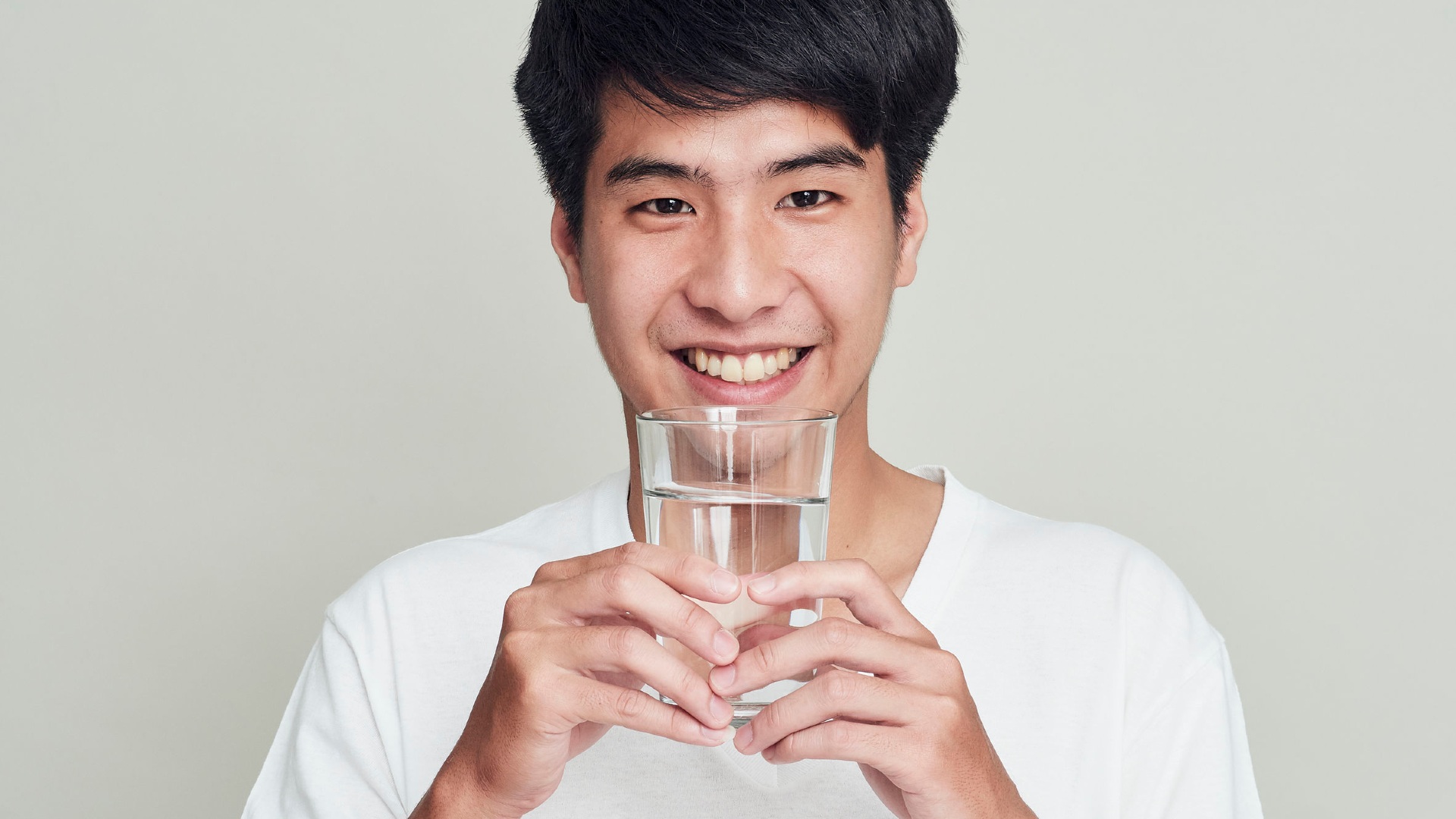 5 Ways Drinking Water Helps You Lose Weight Ways Drinking Water Helps You Lose Weight.