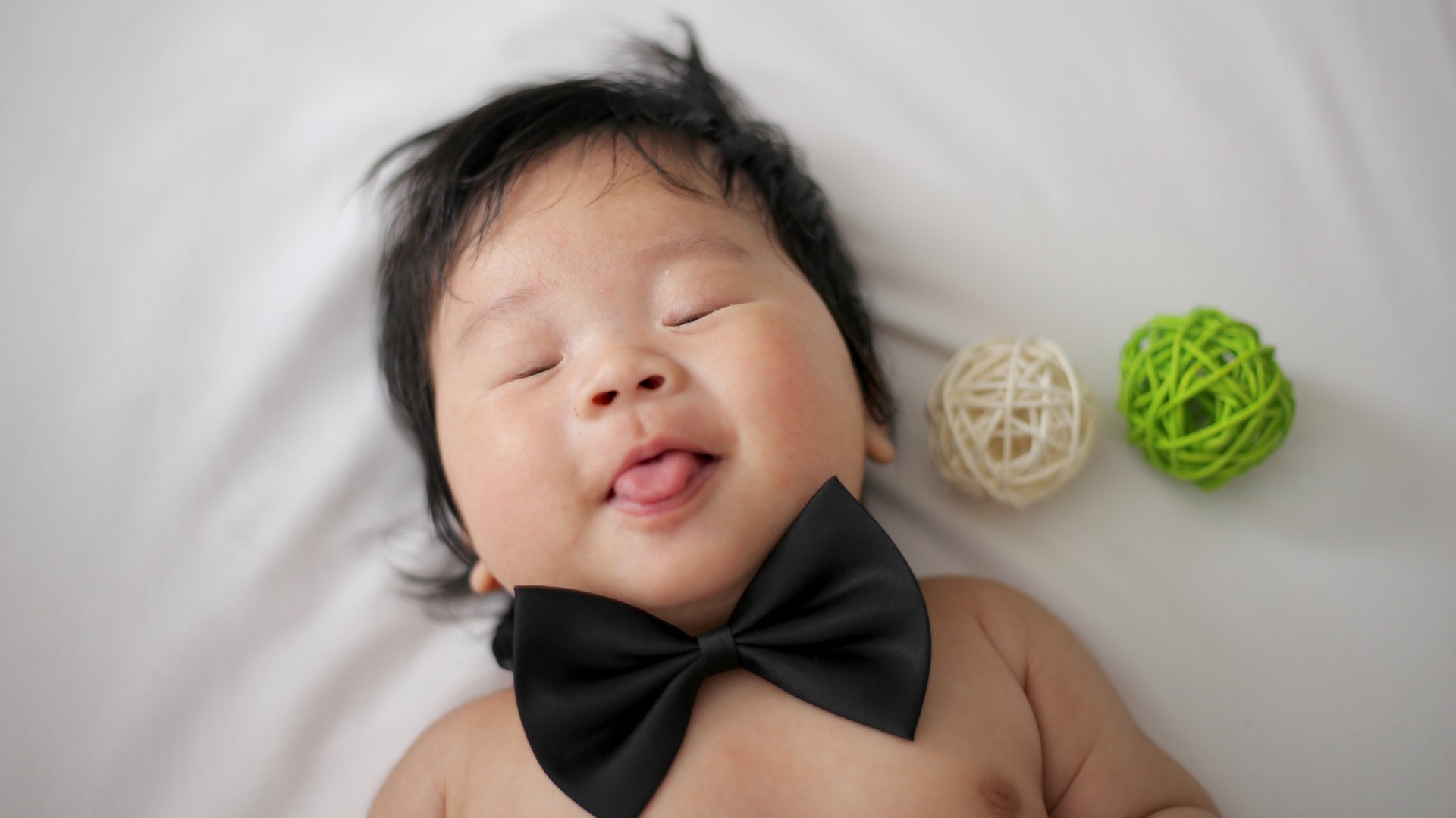A New Parent's Guide To Buying Baby Clothes