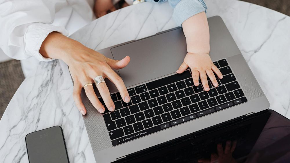Working Freelance While Being A Mum: The Worst Of Both Worlds?